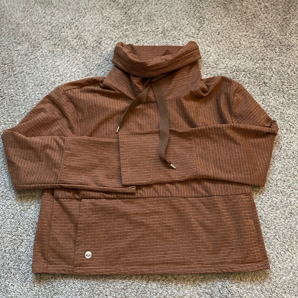 Senita Athletics Pull Over